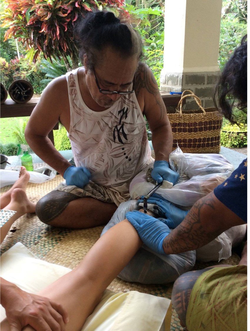 Su'a Wilson giving tauvae (ankle tattoo)