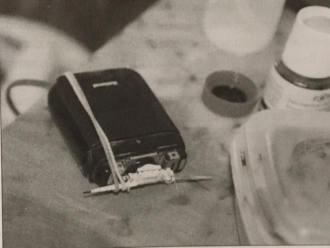A remodeled razor used for tattooing in Tahiti (Photo by Makiko Kuwuhara, from Kuwuhara's "Tattoo: An Anthropology," 2005)
